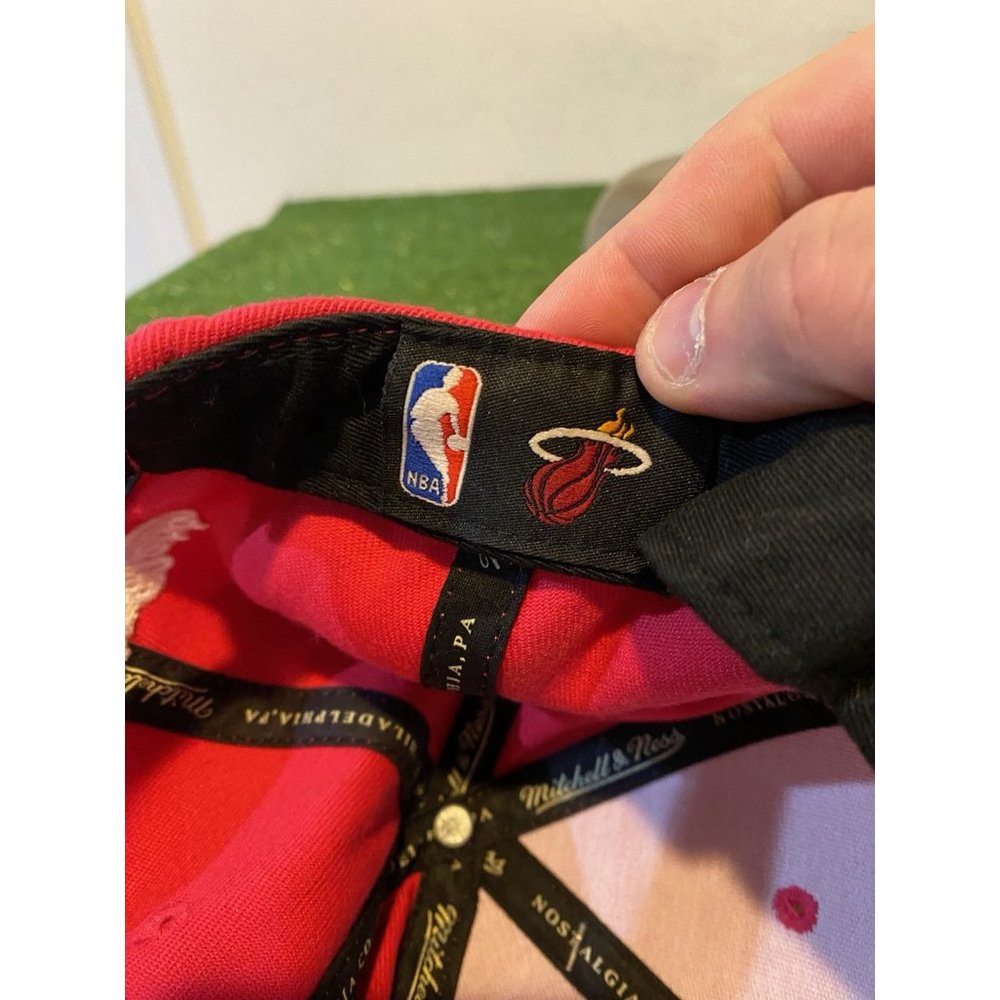Miami Heat hat cap snap back pink black Mitchell & Ness wool basketball nba mens - Picture 8 of 10